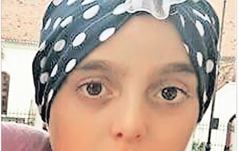 Teodora se luptă de șapte ani cu o formă atipică de cancer. Copila are zece ani și mare nevoie de ajutor pentru că boala o poate ucide în orice moment