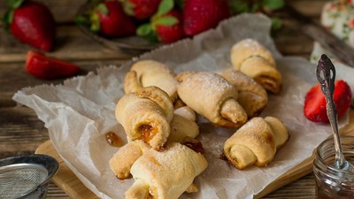 retete-de-cornulete-fragede-cu-untura