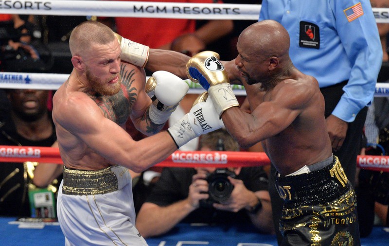 Conor McGregor vrea revanșa cu Floyd Mayweather: “Mă enervează că s-a retras ticălosul ăla mic”