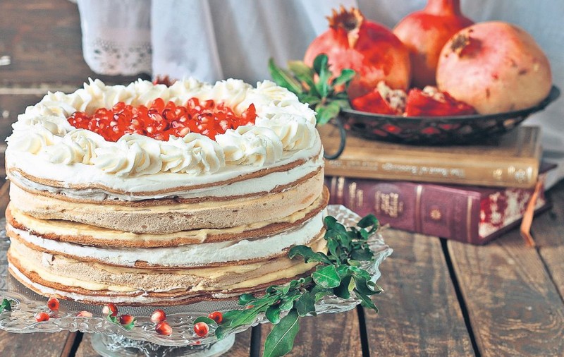 Deserturi irezistibile: Parcă ziua-i mai frumoasă cu o bezea pe masă!