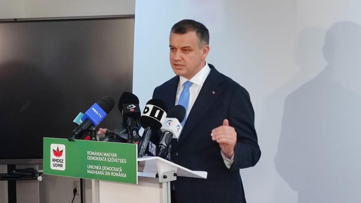 Eugen Tomac la conferința de presă după discuțiile cu UDMR. Foto: Radu Eremia / Libertatea