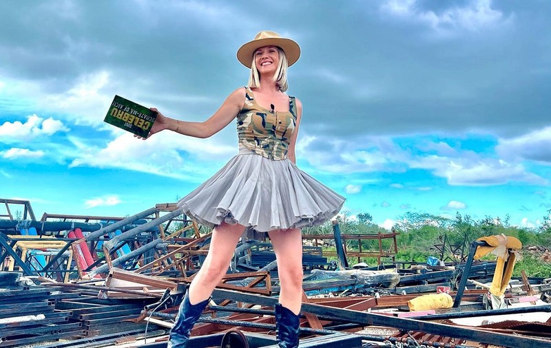 Cum arată Adela Popescu în costum de baie după ce a născut trei copii. Fanii au lăudat-o: „Ești superbă! După 3 sarcini ești și slabă și frumoasă”