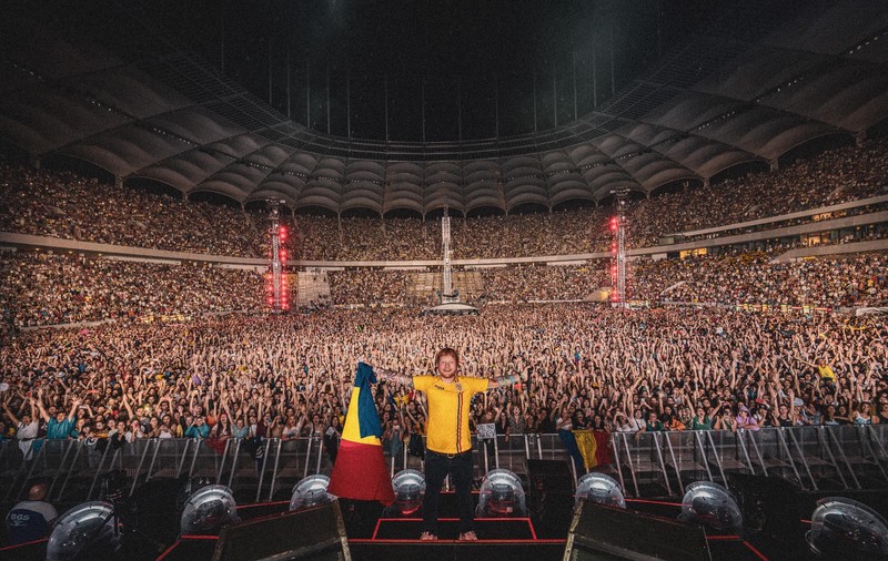FOTO | La concertul de la Arena Națională, Ed Sheeran a purtat tricoul de 250 de lei al naționalei de fotbal a României