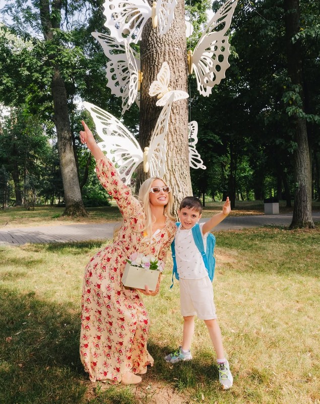 Paris Hilton a ajutat copiii nevoiași din Craiova. Primele declarații ale vedetei: „Am văzut cum arată speranța adevărată”