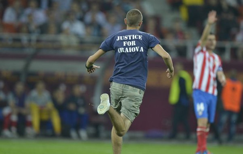 DOI FANI AI CRAIOVEI AU INTRAT PE TEREN ÎN TIMPUL FINALEI EUROPA LEAGUE!