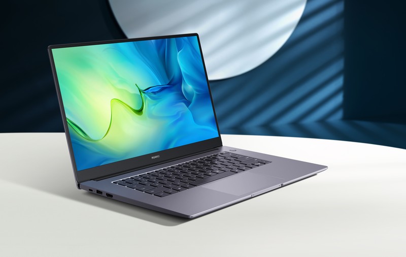 O zi de muncă în natură: parcuri din București unde poți lucra alături de laptop-ul tău Huawei!