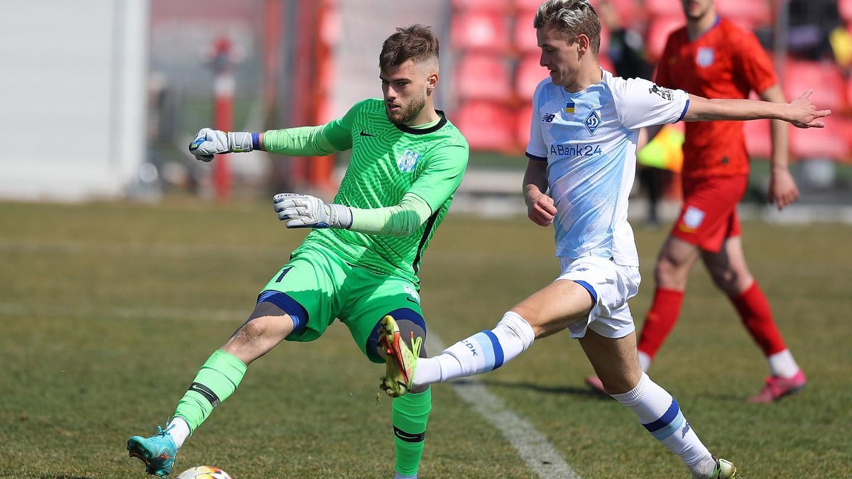 Echipele U19 ale Dinamo Kiev și Sporting Lisabona au jucat un mecil amical, acum câteva zile, la baza FCSB din Berceni. Foto: Facebook / Ștefan Constantin