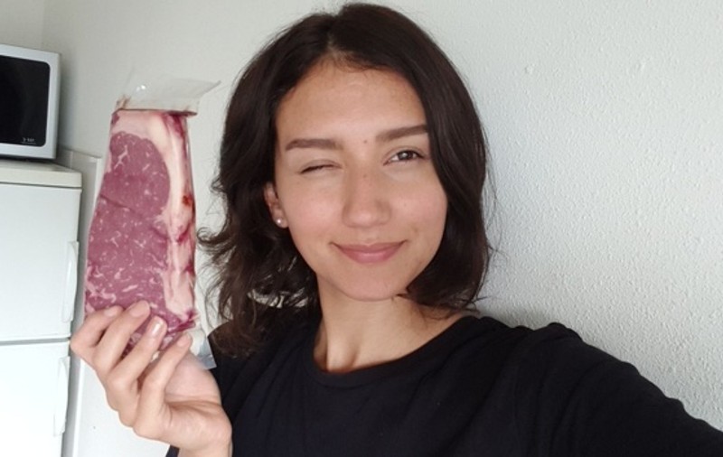 A fost vegetariană timp de patru ani, dar a reintrodus carnea în dietă. Cum a resimțit schimbarea o tânără din Olanda