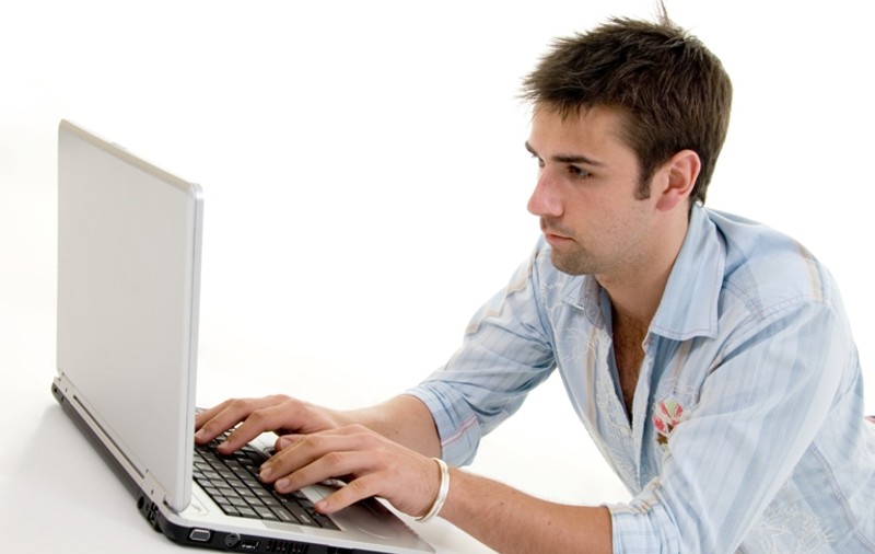 Internetul este medicul tău? Uite 3 motive pentru care ar trebui să renunţi la el 