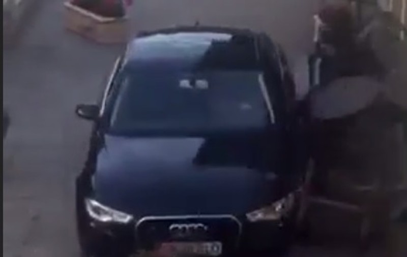 UPDATE. Șoferul care a intrat cu mașina într-o terasă din Satu Mare a fost prins / VIDEO