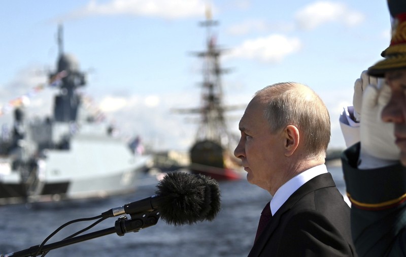 Parada navală în onoarea marinei ruse a fost anulată din cauza unor temeri de securitate, spun serviciile secrete britanice