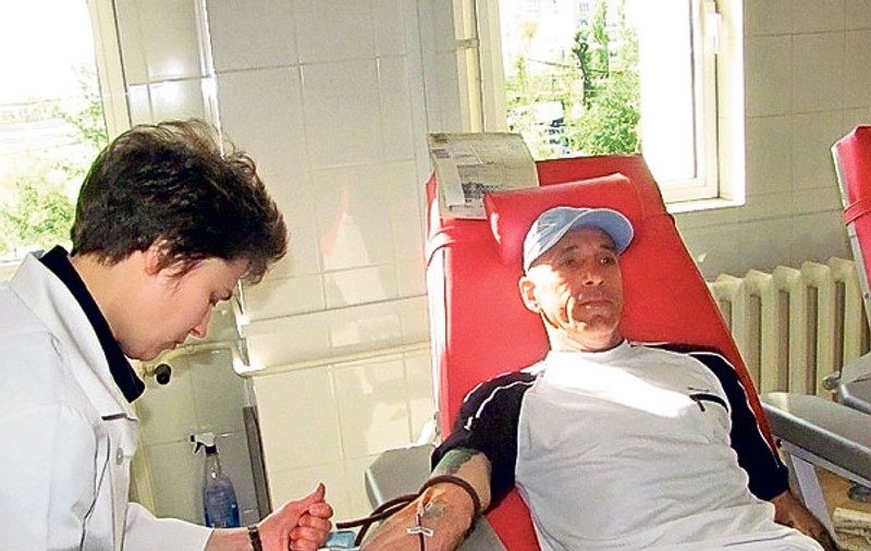 Este CRIZĂ DE SÂNGE! Ministerul Sănătăţii FACE APEL la POPULAŢIE. CE PRIMEŞTE un DONATOR?