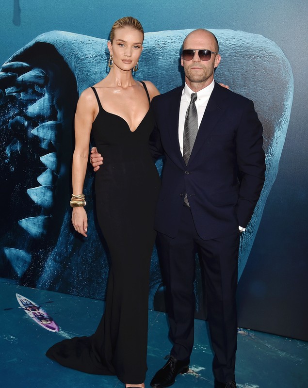 FOTO | Rosie Huntington-Witheley se căsătorește cu actorul Jason Statham. Face nunta chiar de Revelion