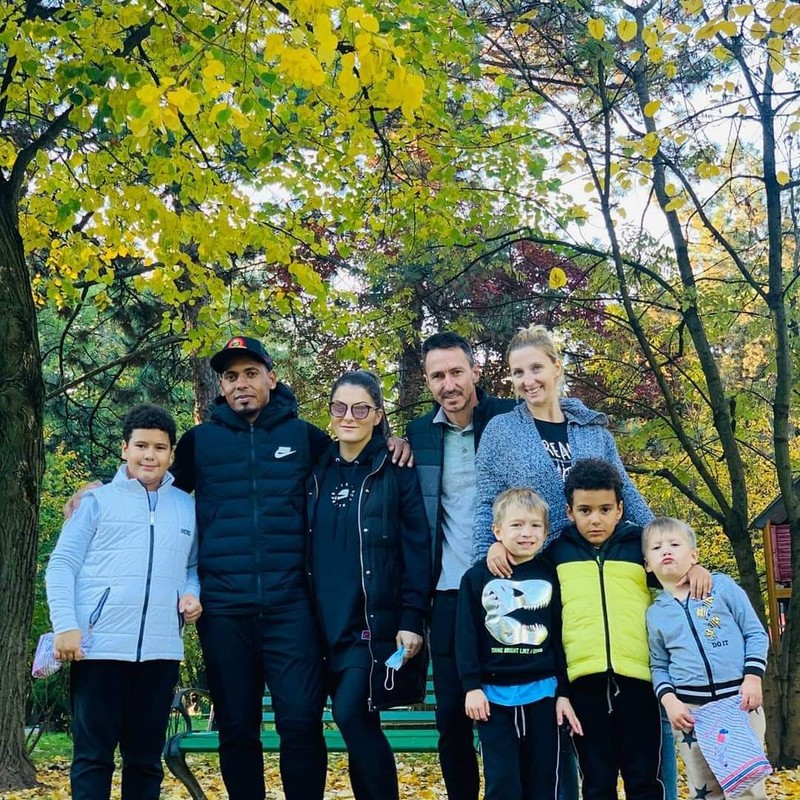 Alături de familia altui brazilian, Eric
