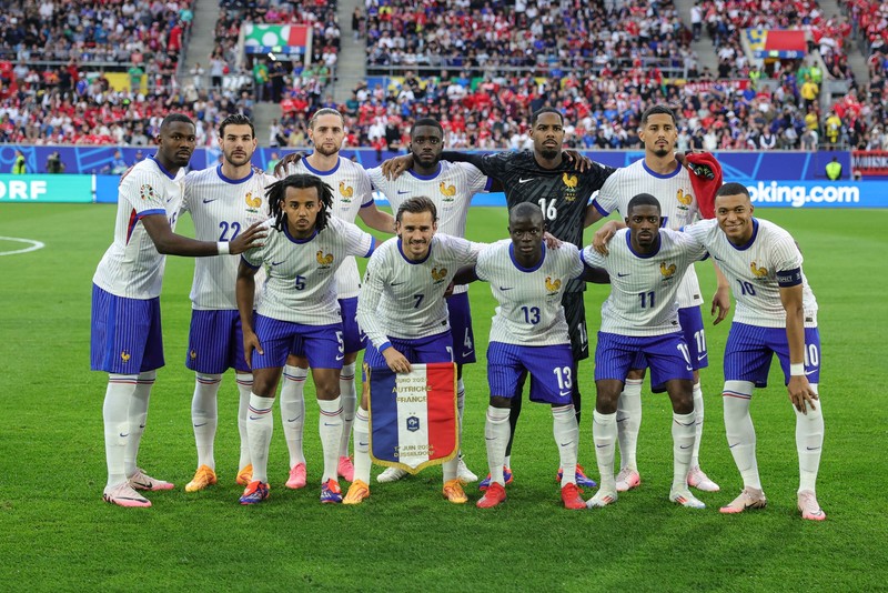 (240618) -- DUSSELDORF, June 18, 2024 Photo by Xinhua/ABACAPRESS.COM) -- Players of France line up before the UEFA Euro 2024 Group D match between Austria and France in Dusseldorf, Germany, on June 17, 2024. Photo by Xinhua/ABACAPRESS.COM/Pan Yulong)