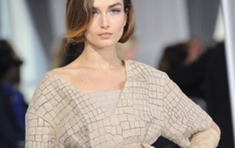 O româncă face senzaţie pe podiumurile internaţionale. A apărut în defilarea de la Chanel şi Dior! FOTO