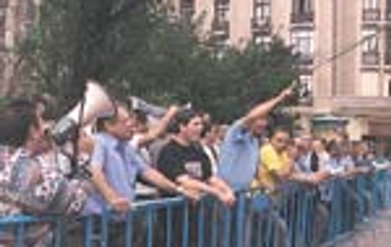 Taximetristii protesteaza azi pentru mai multe licente de transport