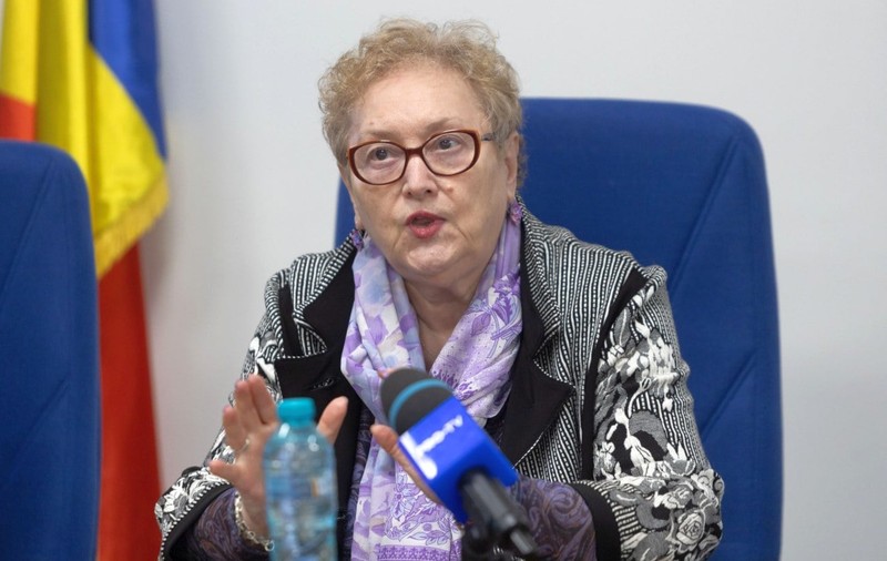 Avocatul Poporului a atacat la CCR OUG-ul prin care Bolojan permite tăieri în administrația publică. Renate Weber este încă în funcție datorită PSD