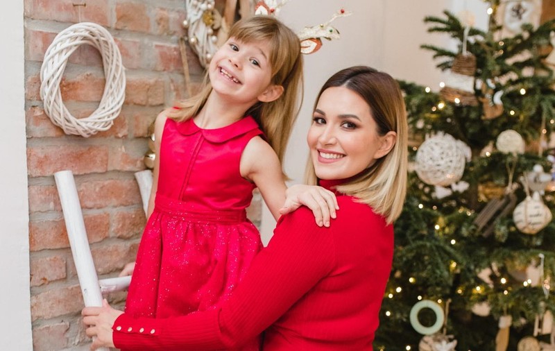 Ela Crăciun, ședință foto alături de întreaga familie, înainte de Crăciun. „Este un cadou pe care mi-l fac singură”