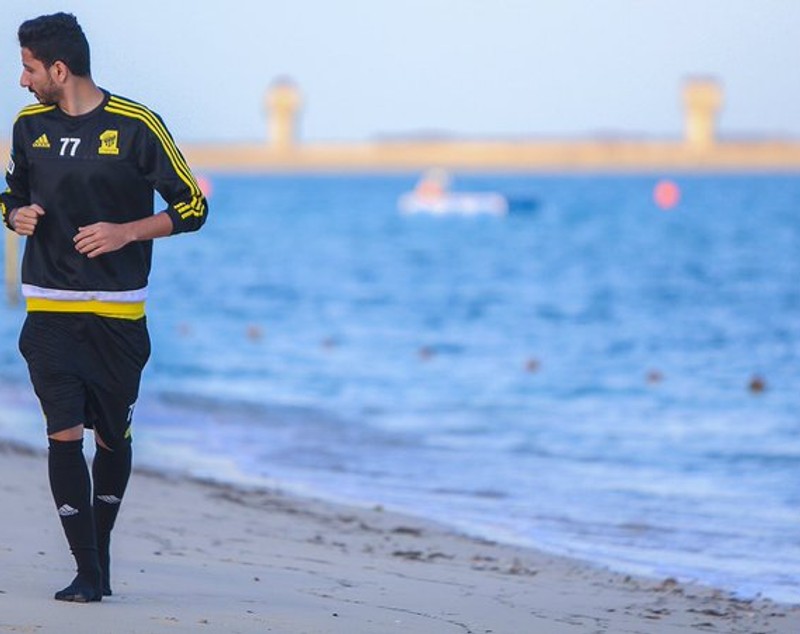 Victor Pițurcă scoate untul din fotbaliștii săi pe plaja din Dubai / GALERIE FOTO