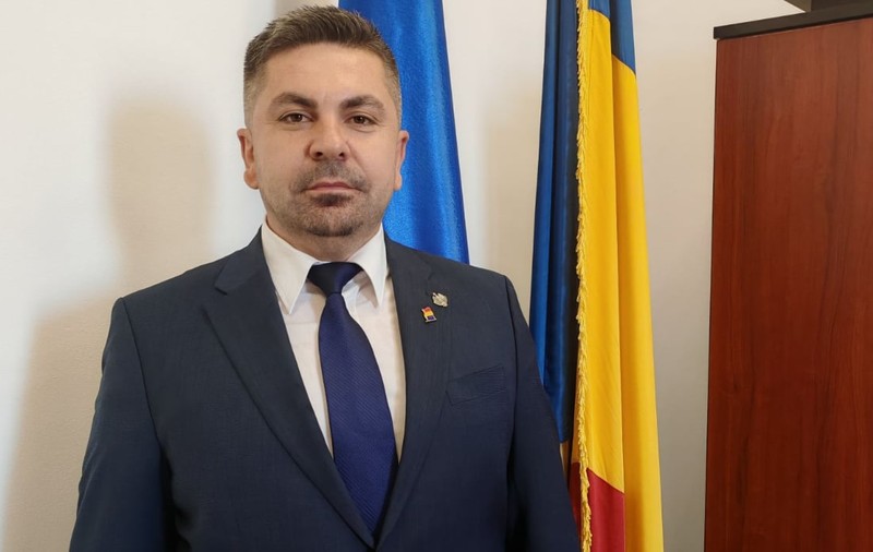 Un senator pe care PSD și AUR se bazau pentru demiterea Guvernului Bolojan s-a răzgândit și nu va vota moțiunea, deși a semnat-o