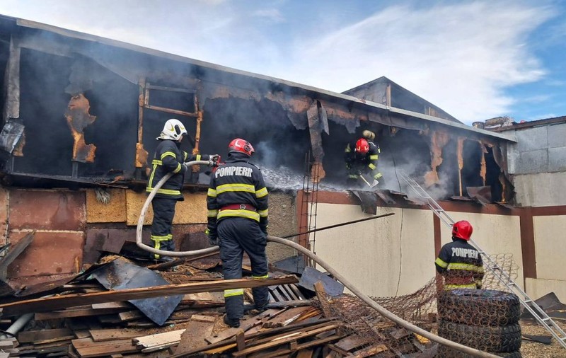 Peste 250 de pompieri au fost mobilizați, de Paște, în Brăila, să păzească bisericile de incendii