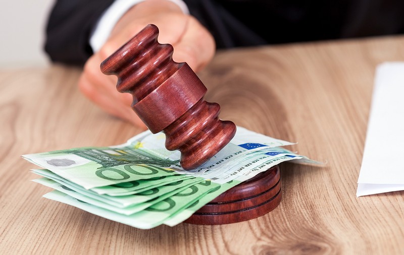 Inculpații care au scăpat de dosarele de corupție cer daune morale uriașe. Cum își justifică solicitările