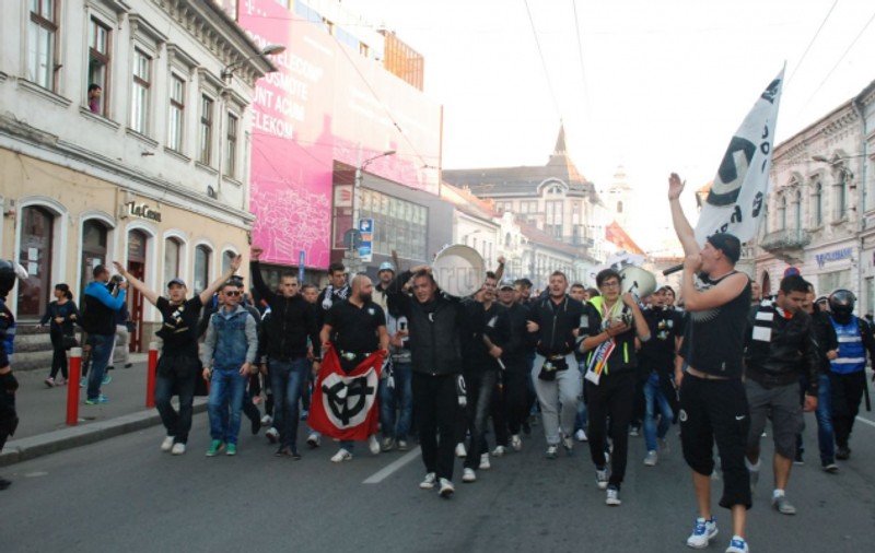 Altercaţii între suporterii Universității Cluj şi jandarmi