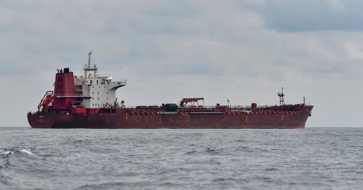 Petrolier surprins pe mare, între Maroc și Spania, înainte de a transfera țiței rusesc Foto: Profimedia