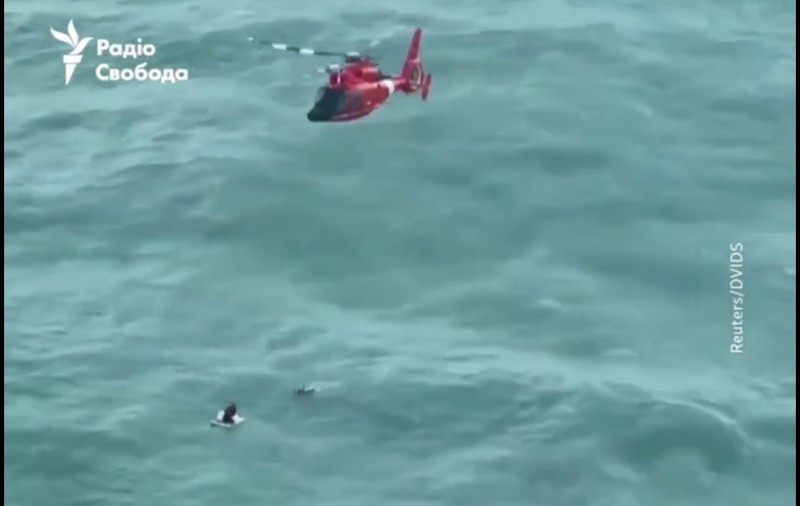 Un bărbat a fost salvat din Golful Mexic, după ce a plutit pe o ladă frigorifică în timpul uraganului „Milton” | VIDEO