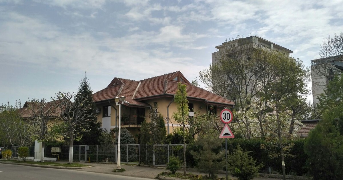 Ploiești, un oraș, două lumi total diferite: Viața în lux și viața printre gunoaie