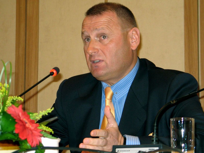 Viorel Cataramă, respins inițial de BEC pentru alegerile prezidențiale. 94.000 de semnături, puse sub semnul întrebării