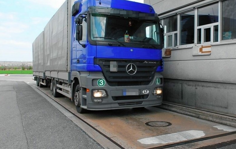 Polițiștii din Austria folosesc un cântar de camioane scos din uz și necalibrat, ca să amendeze șoferii de TIR