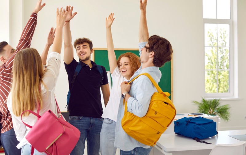 Au început înscrierile în Programul de pilotare a planurilor-cadru pentru liceu. Specialist: „Trecem de la o educație de tip comunist la una de elită, ca-n afară”