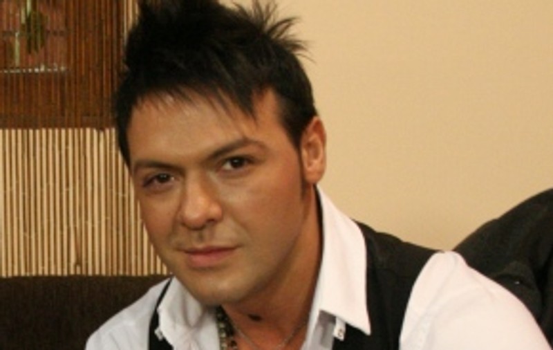 Stripperul Cornel Păsat vine la “Trăsniţi din NATO”!