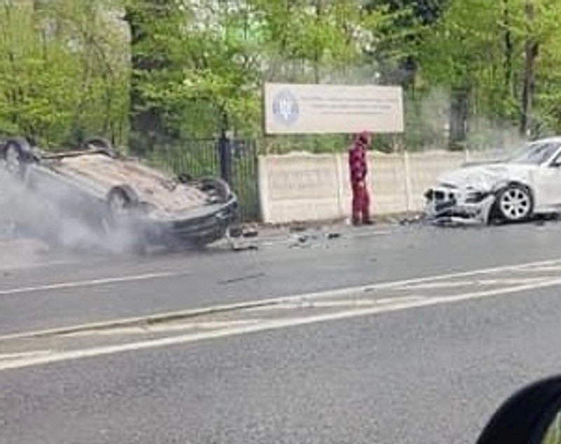 Accident în lanț cu șase mașini, lângă București. Cinci persoane, duse la spital