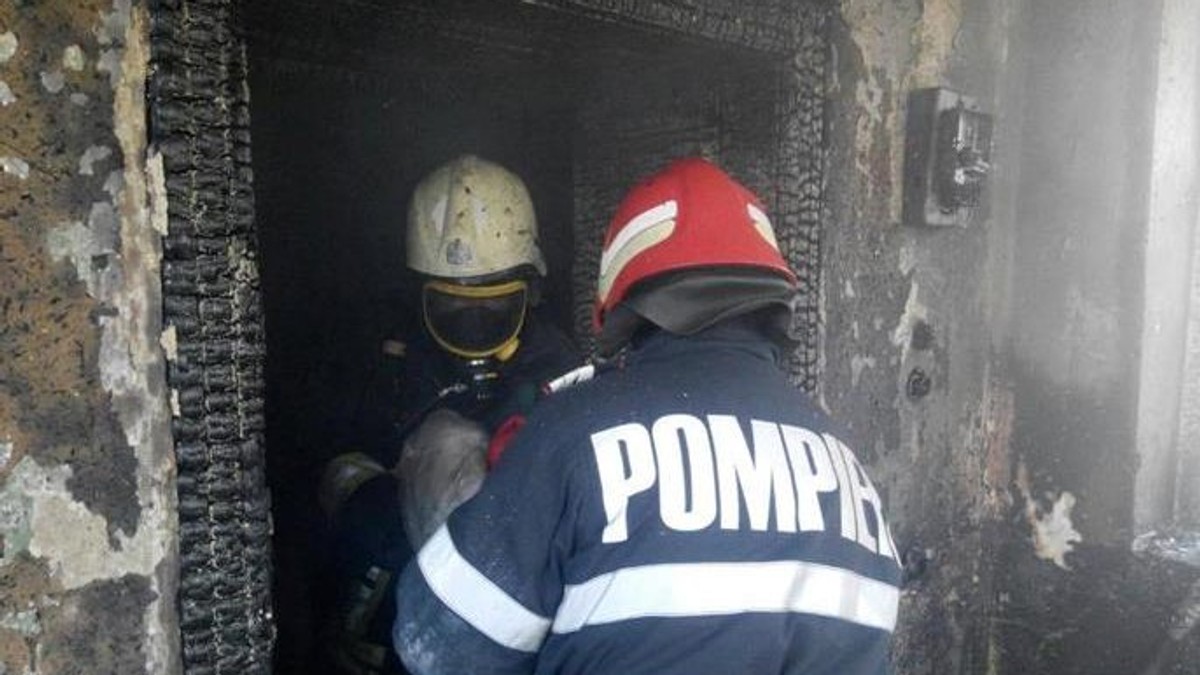 Un bărbat a fost găsit carbonizat în propria locuință. De la ce a pornit incendiul