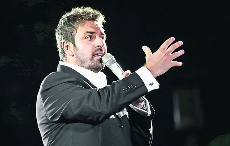 Brenciu, mai tare ca Bănică jr: Juratul de la «Vocea României» are mai multe concerte decât soţul Andreei Marin