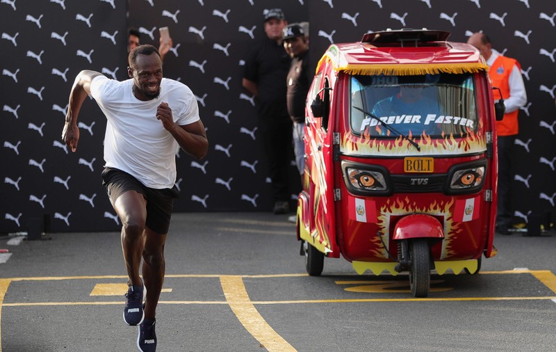 Usain Bolt, mai rapid decât un mototaxi într-o cursă desfășurată la Lima | VIDEO