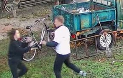 I-a adus soției flori, apoi s-a împușcat în cap! Dezvăluiri cutremurătoare din ziua în care arbitrul Gheorghe Moldovan s-a sinucis: „Fetițele stăteau și priveau”