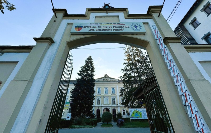 Infirmierul care a abuzat pacientele la Spitalul de Psihiatrie Sibiu a dat în judecată instituția după ce a fost suspendat