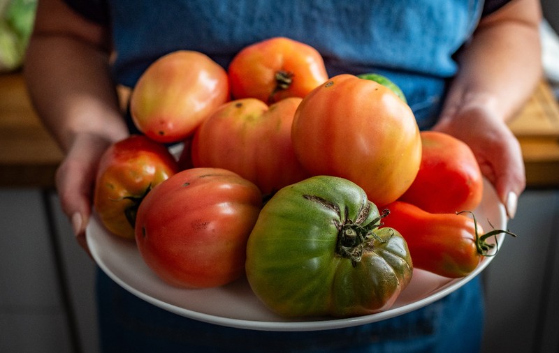 Cum alegi cele mai dulci roșii din piață. Soiurile recomandate și trucurile care îți arată dacă sunt coapte natural