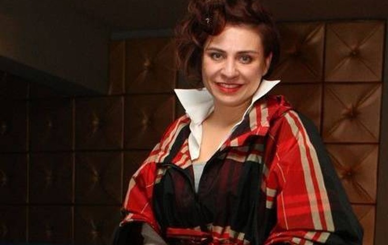 Adina Buzatu: "Aleg silueta robustă în defavoarea unei vieți triste"