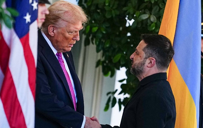Donald Trump i-a spus lui Volodimir Zelenski să accepte termenii lui Putin sau va fi „distrus” de Rusia