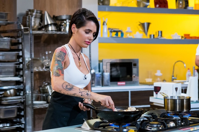 Salată cu viermi în farfuriile juraților „Chefi la cuțite”