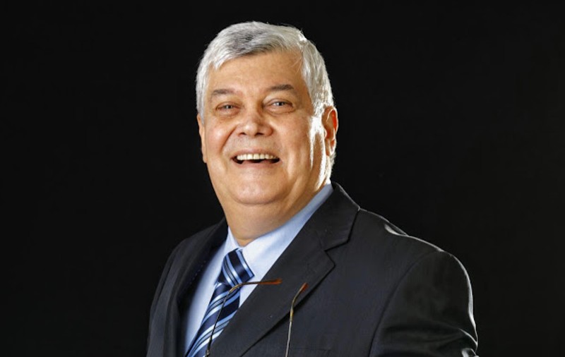 Vedetă a muzicii anilor ’70, George Enache cântă încă pentru publicul său, în spectacole de revistă