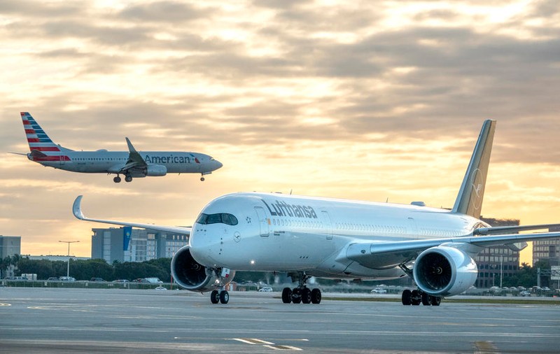 Un avion care decolase din Miami spre Londra s-a întors din drum după ce o pasageră a refuzat să poarte masca