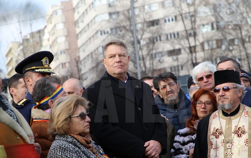 Preşedintele Iohannis a participat la ceremonia dedicată victimelor Revoluţiei, în Piaţa Universităţii / FOTO&VIDEO