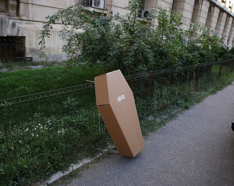 Protest cu sicrie în fața Ministerului Sănătății: „Nu jucați viața copiilor noștri”