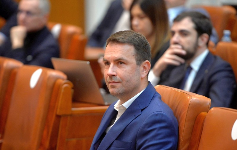 USR acuză PSD și PNL că „fac scut” în jurul lui Lucian Bode și împiedică dezbaterea moţiunii simple